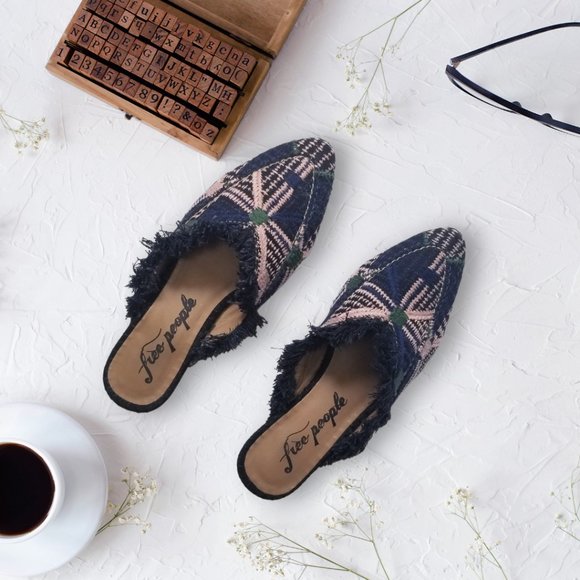 ⭐️ Host Pick - Free People flat shoes - Picture 1 of 4